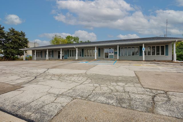 901 E Grove Street H, Bloomington, IL 61701