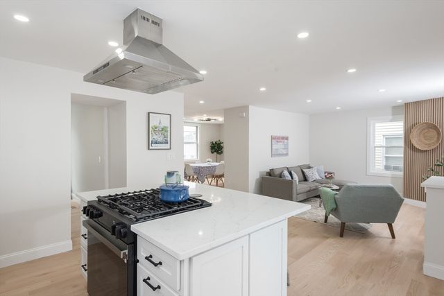 142 Concord St, Lowell, MA 01852