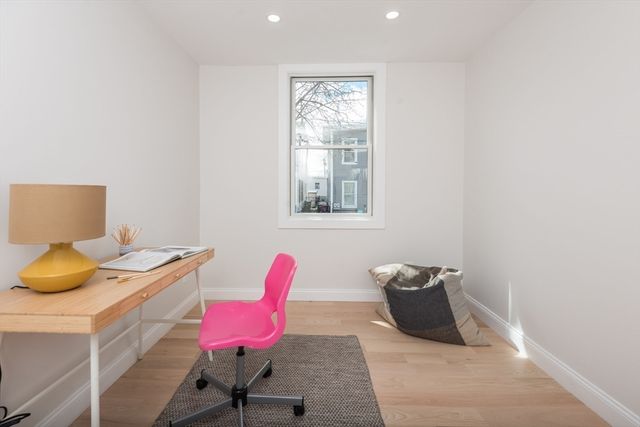 142 Concord St, Lowell, MA 01852