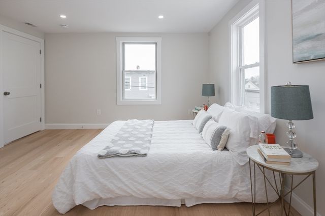 142 Concord St, Lowell, MA 01852