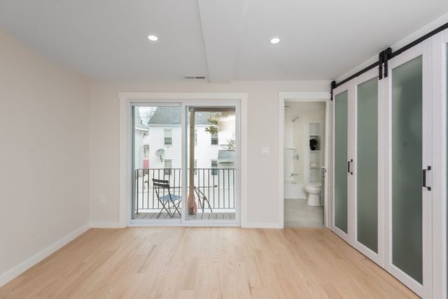 142 Concord St, Lowell, MA 01852