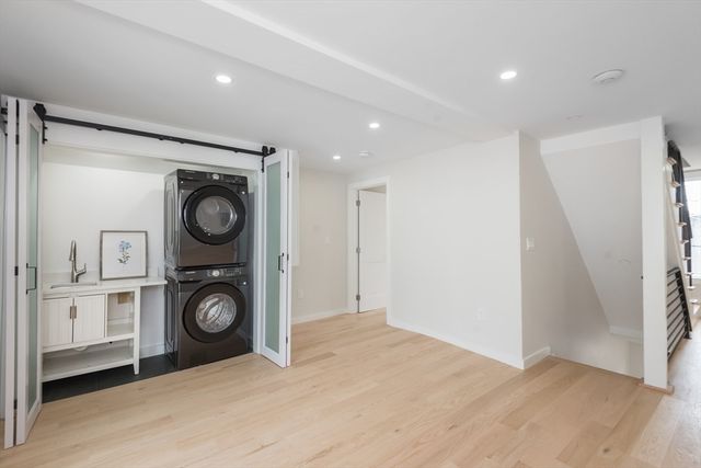 142 Concord St, Lowell, MA 01852