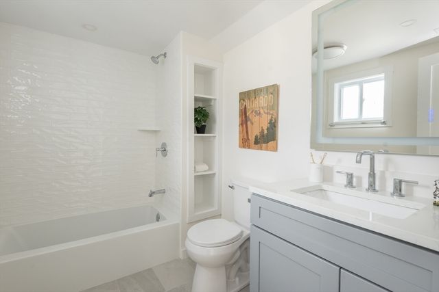 142 Concord St, Lowell, MA 01852