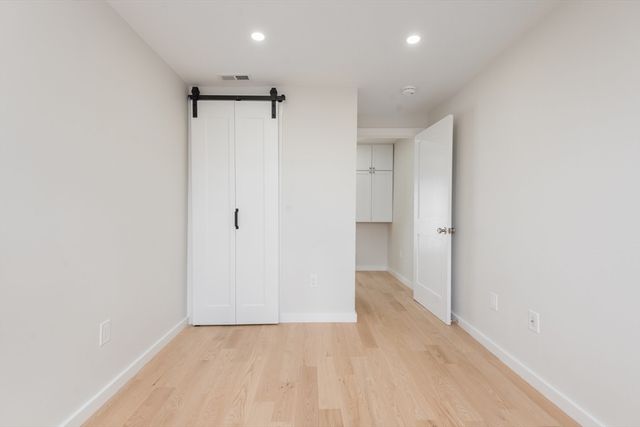 142 Concord St, Lowell, MA 01852