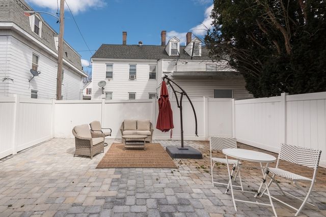 142 Concord St, Lowell, MA 01852