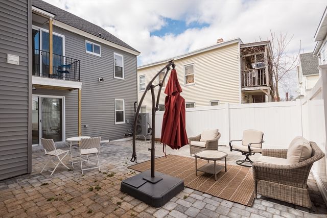 142 Concord St, Lowell, MA 01852