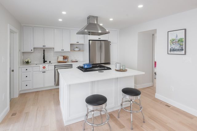 142 Concord St, Lowell, MA 01852