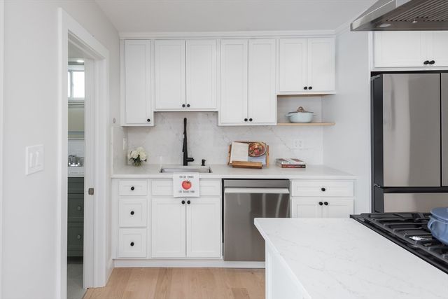 142 Concord St, Lowell, MA 01852