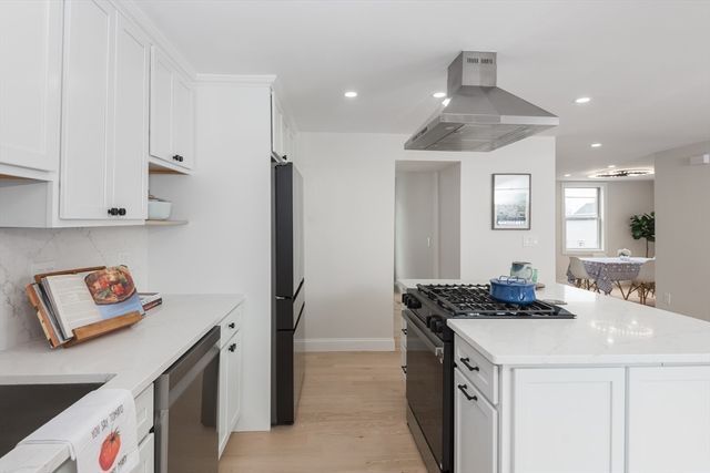 142 Concord St, Lowell, MA 01852