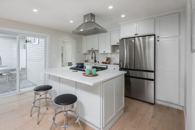 142 Concord St, Lowell, MA 01852