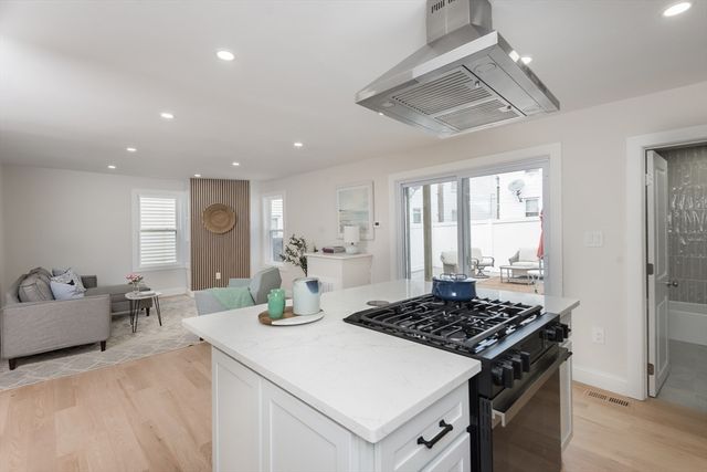 142 Concord St, Lowell, MA 01852