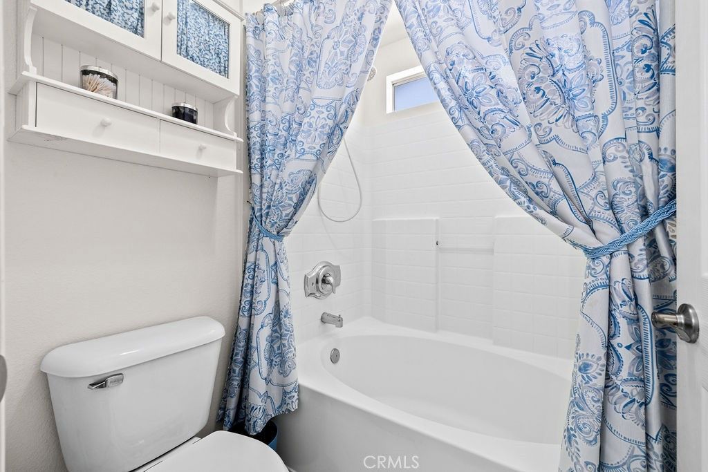 Image 10 of property listing at 11413 216th, Lakewood, CA 90715
