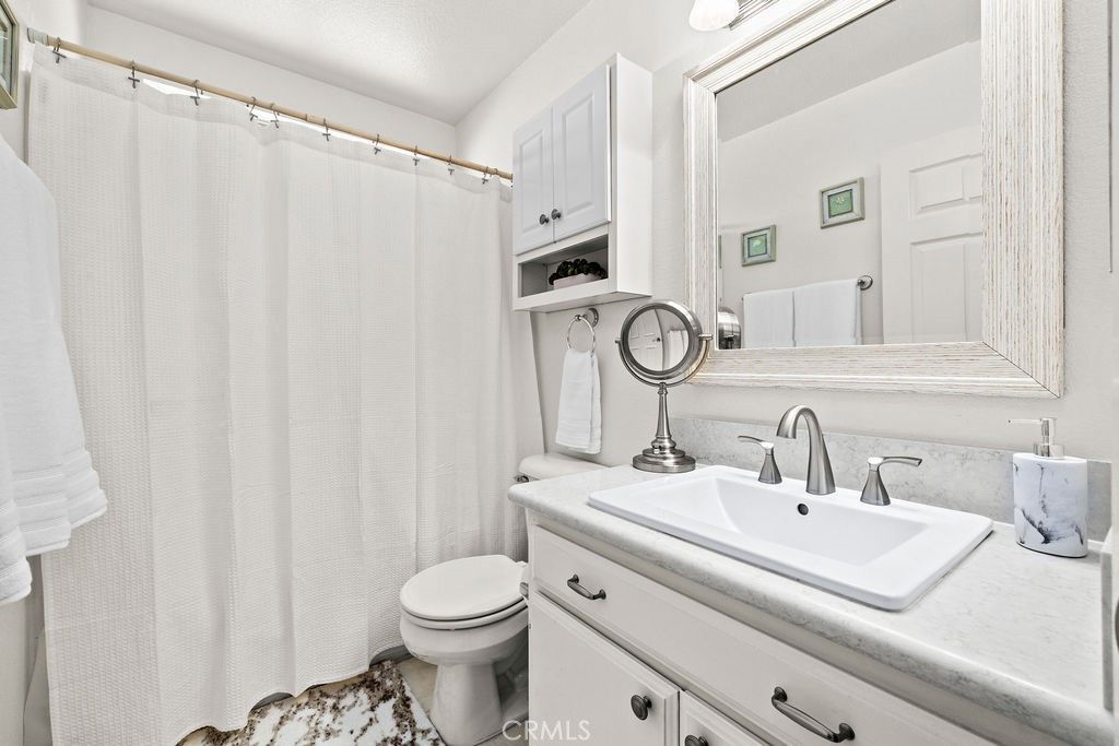 Image 12 of property listing at 11413 216th, Lakewood, CA 90715
