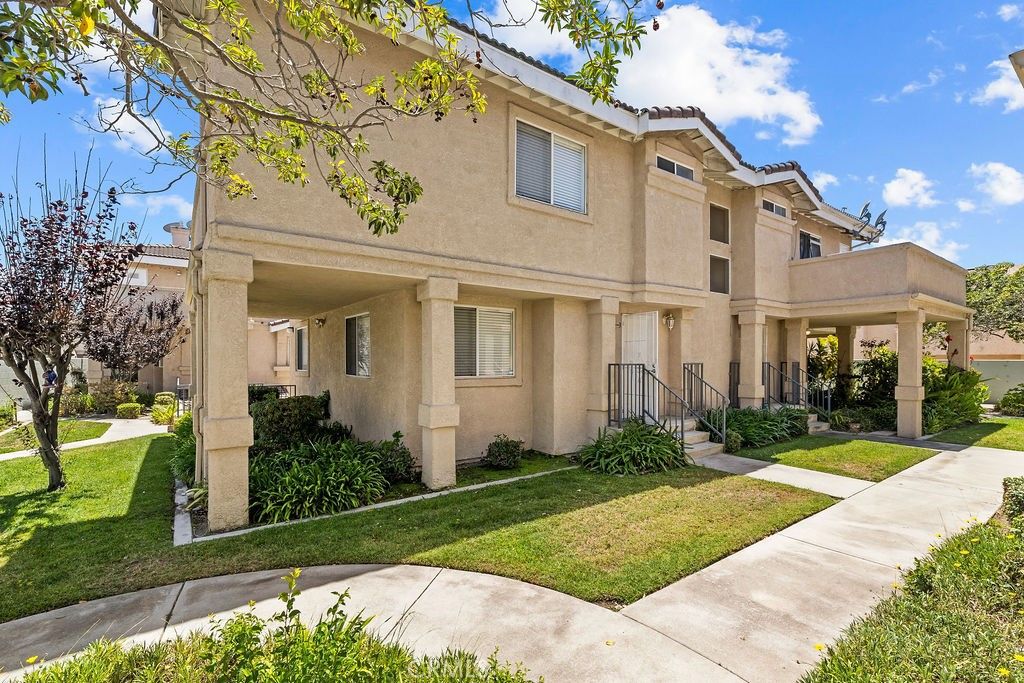 Image 2 of property listing at 11413 216th, Lakewood, CA 90715