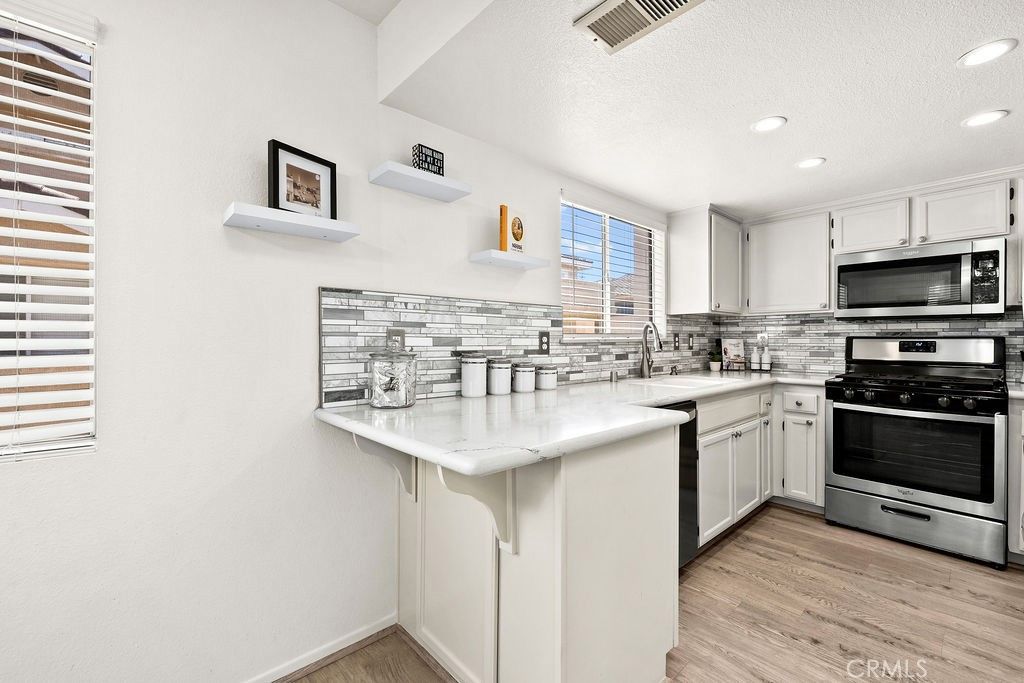 Image 7 of property listing at 11413 216th, Lakewood, CA 90715