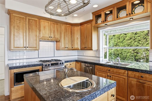 140 Trafalgar Drive, Port Townsend, WA 98368