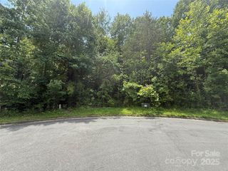 1047 Williamsburg Drive, Lenoir, NC 28645