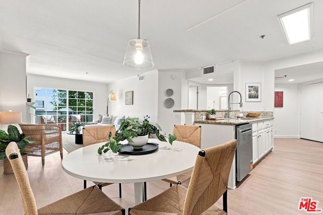 4401 Sepulveda Boulevard 202, Sherman Oaks, CA 91403