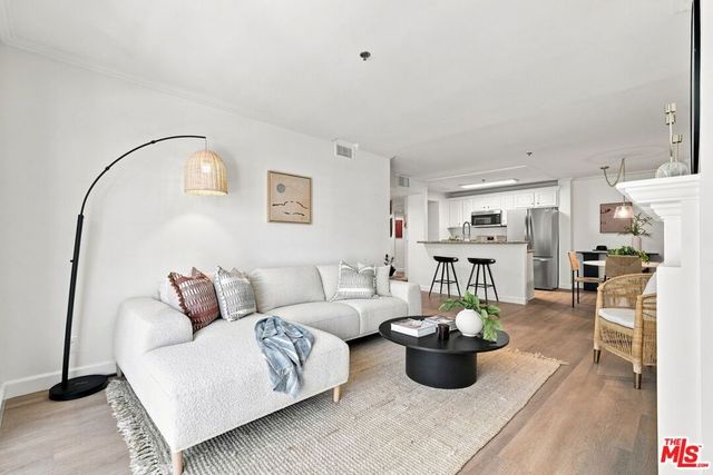 4401 Sepulveda Boulevard 202, Sherman Oaks, CA 91403