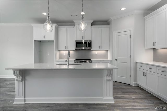 13761 Blackoak, Northport, AL 35475