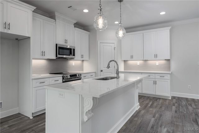 13761 Blackoak, Northport, AL 35475