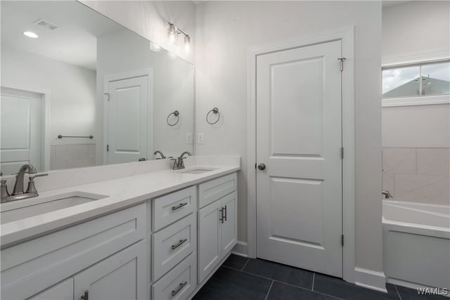 13761 Blackoak, Northport, AL 35475