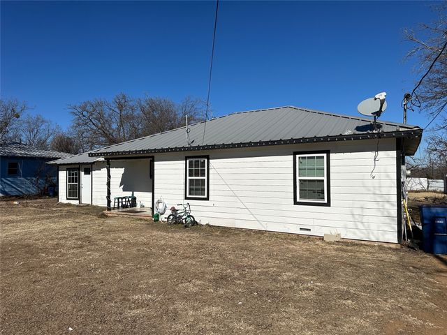 906 7th Street, Brownwood, TX 76801