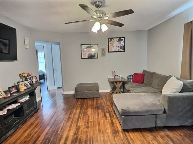 906 7th Street, Brownwood, TX 76801