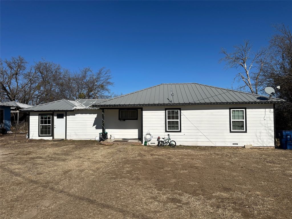 906 7th Street, Brownwood, TX 76801