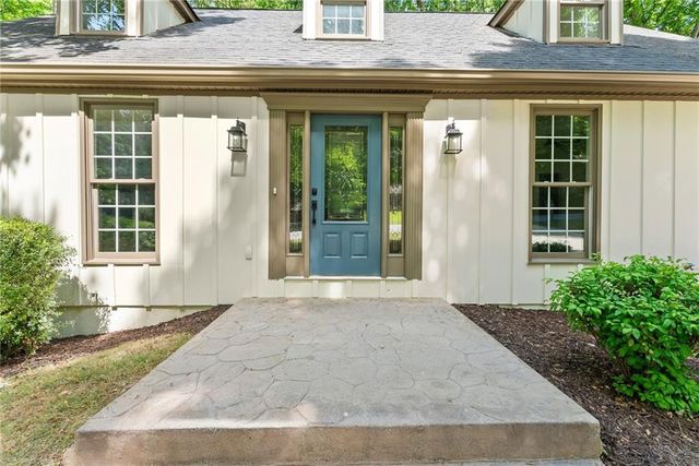 1476 W Lake Drive, Gainesville, GA 30501