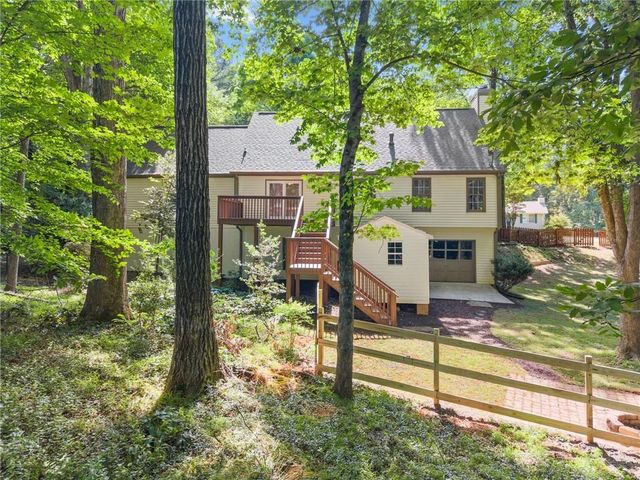 1476 W Lake Drive, Gainesville, GA 30501