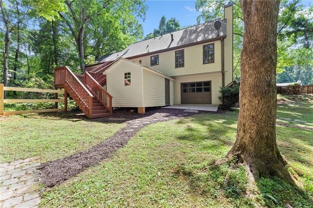 1476 W Lake Drive, Gainesville, GA 30501