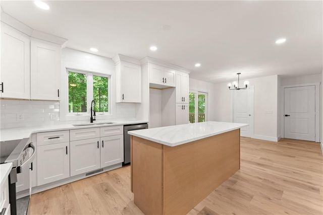 1476 W Lake Drive, Gainesville, GA 30501