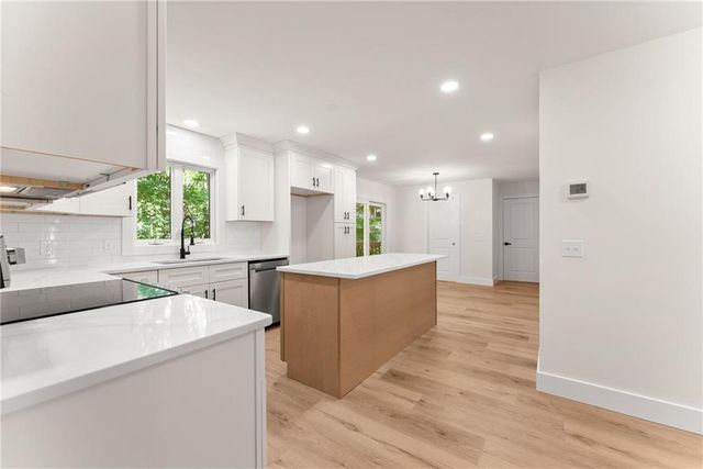 1476 W Lake Drive, Gainesville, GA 30501