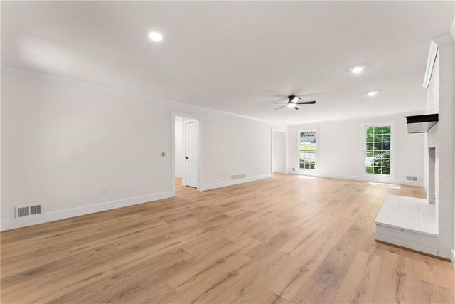 1476 W Lake Drive, Gainesville, GA 30501