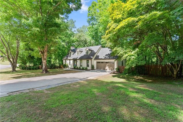 1476 W Lake Drive, Gainesville, GA 30501