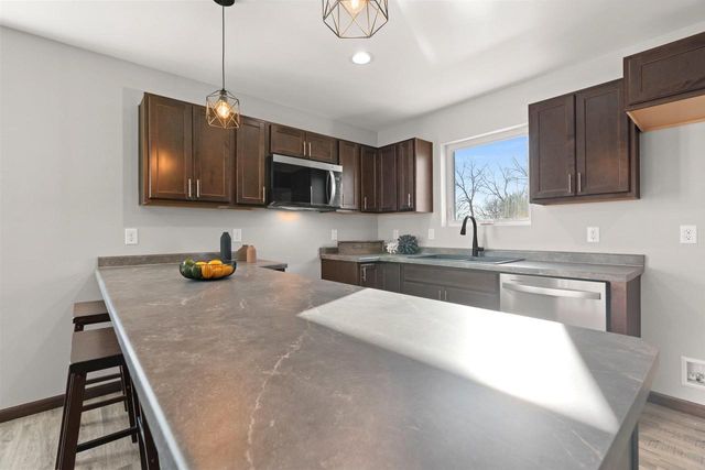 1800 SOUTHLAND LANE, New London, WI 54961