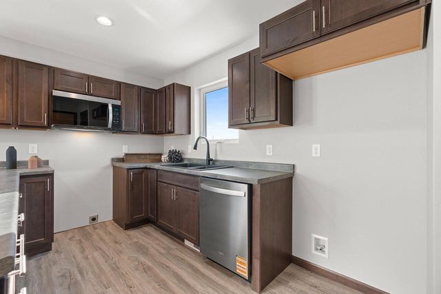 1800 SOUTHLAND LANE, New London, WI 54961