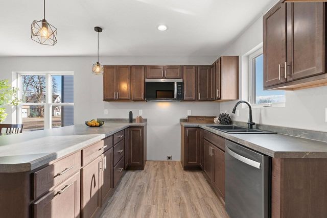 1800 SOUTHLAND LANE, New London, WI 54961