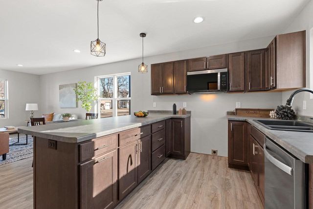 1800 SOUTHLAND LANE, New London, WI 54961