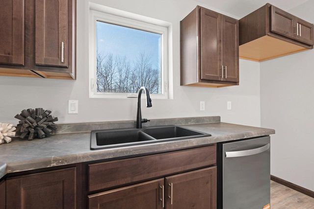 1800 SOUTHLAND LANE, New London, WI 54961