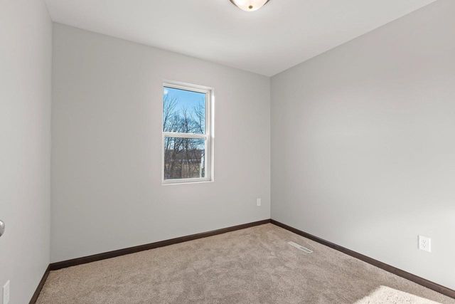 1800 SOUTHLAND LANE, New London, WI 54961