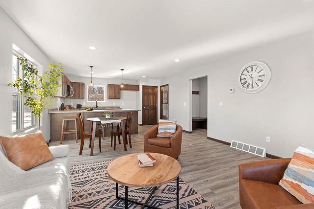 1800 SOUTHLAND LANE, New London, WI 54961
