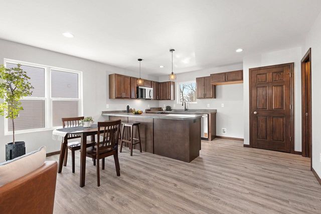 1800 SOUTHLAND LANE, New London, WI 54961
