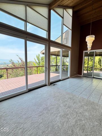 1403 Highcrest Drive, Medford, OR 97504