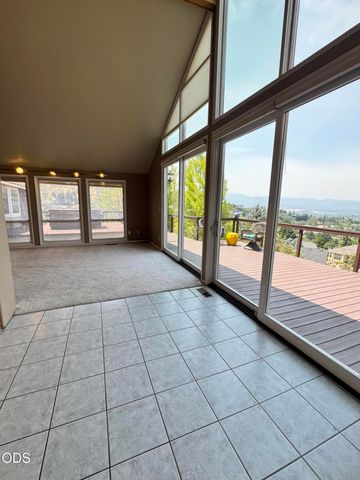 1403 Highcrest Drive, Medford, OR 97504