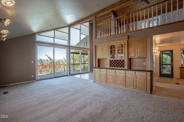 1403 Highcrest Drive, Medford, OR 97504