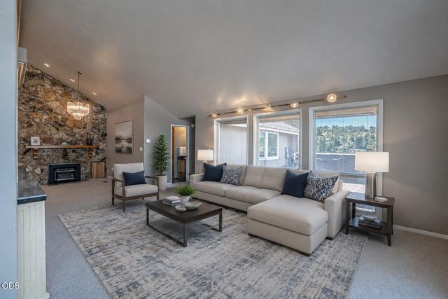 1403 Highcrest Drive, Medford, OR 97504