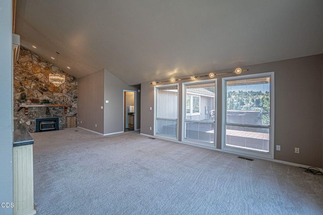 1403 Highcrest Drive, Medford, OR 97504