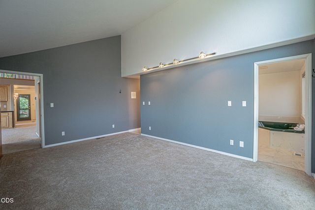 1403 Highcrest Drive, Medford, OR 97504